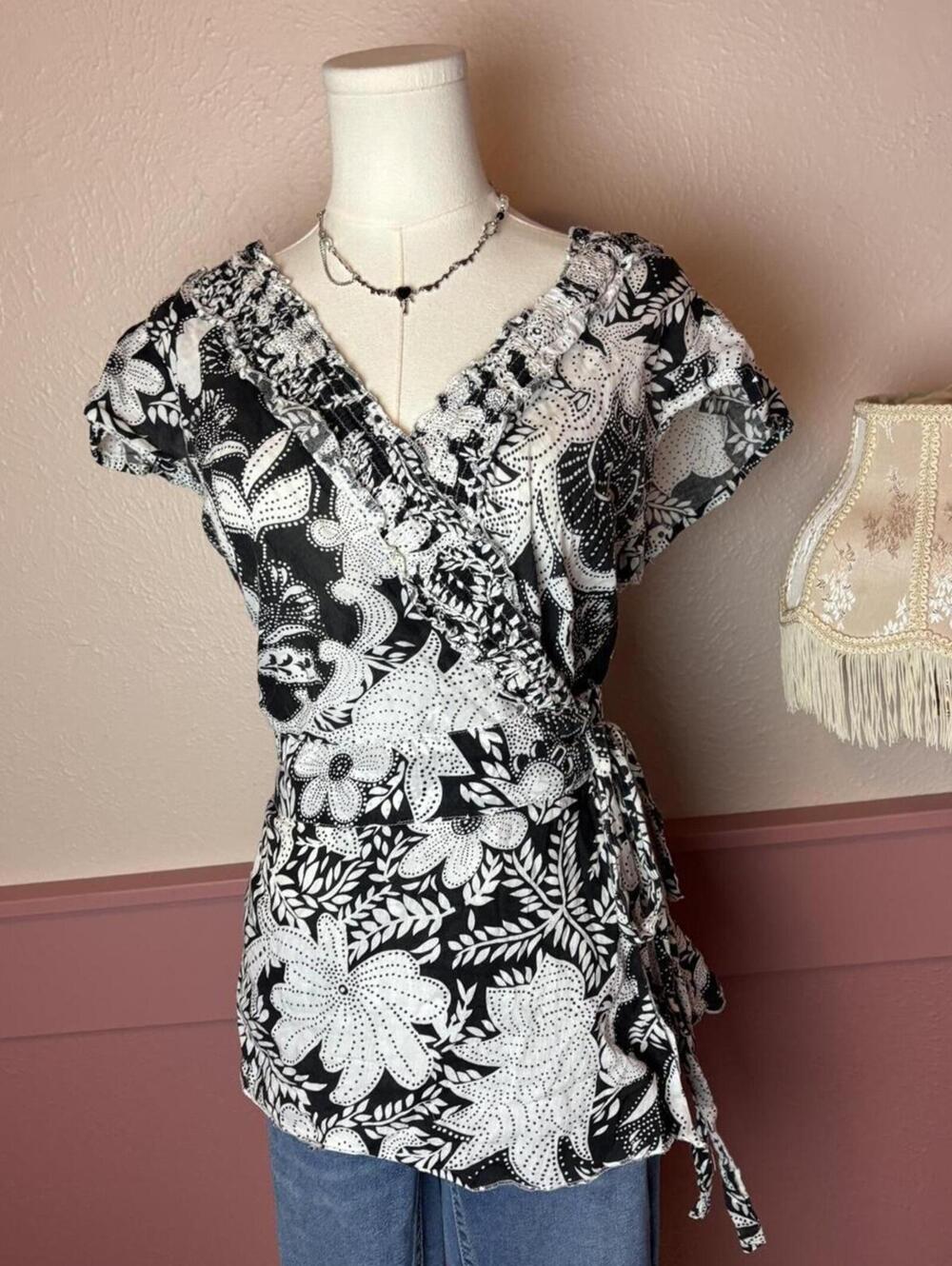 vintage ruffle wrap top  love potion black white floral paisley sz large fairy